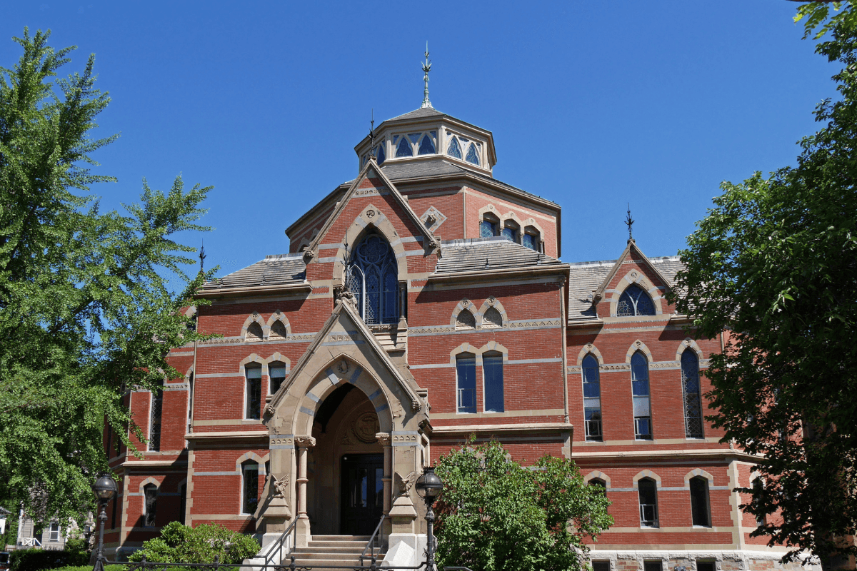 Columbia vs Brown: Which Ivy League is Better?