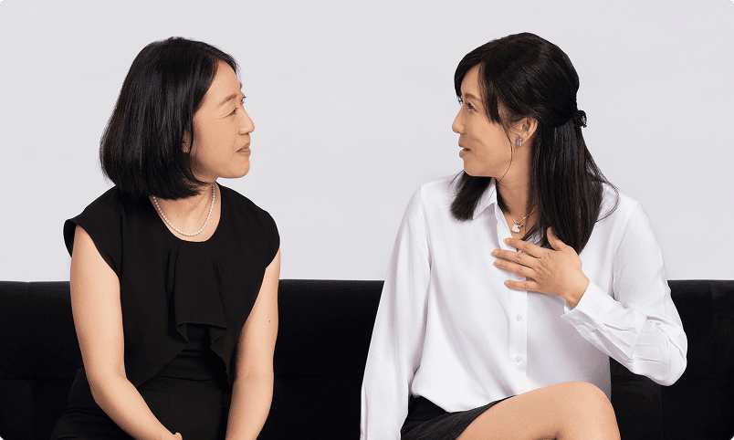 two-female-strategists-talking