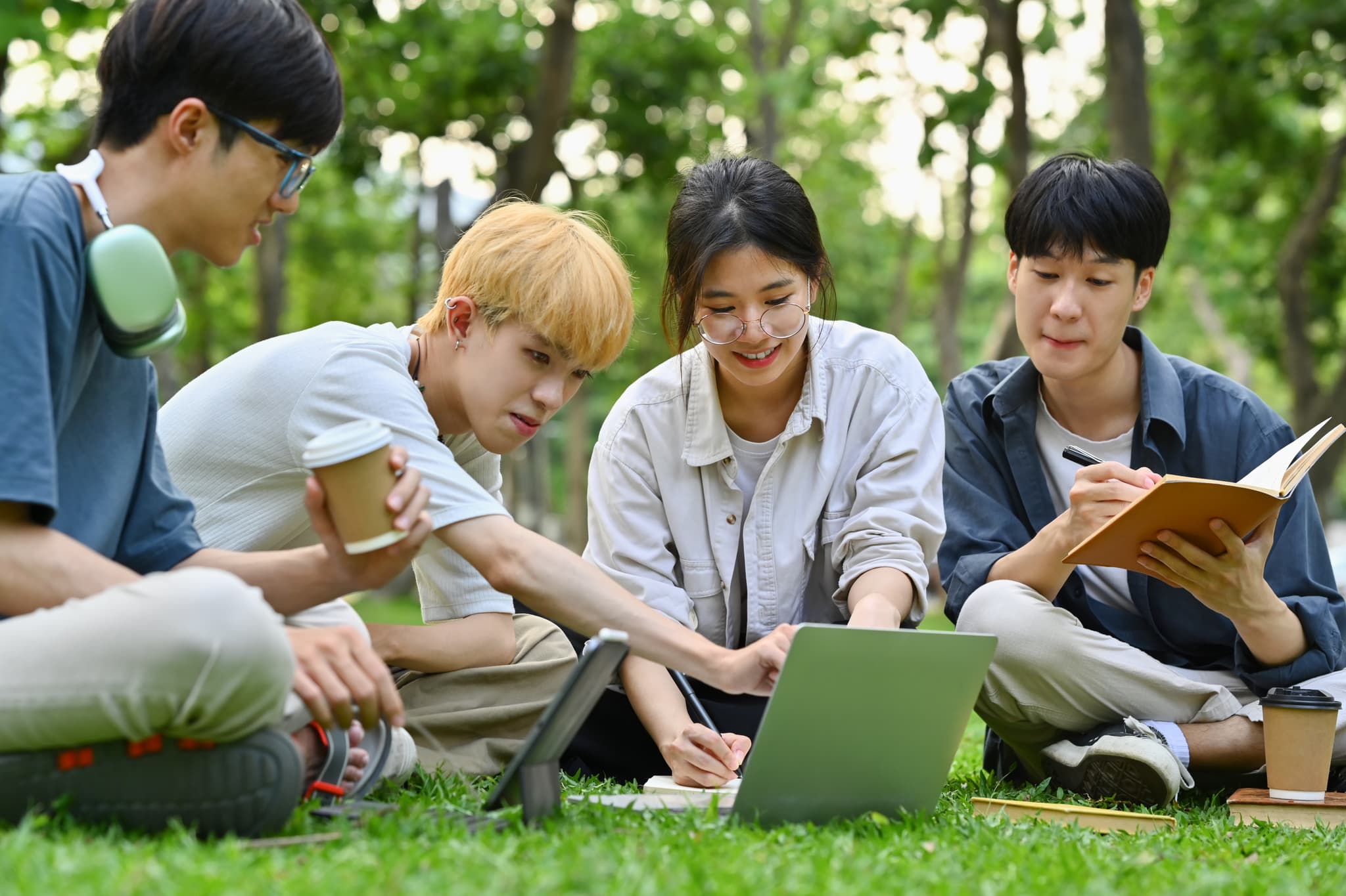 students-working-in-a-park